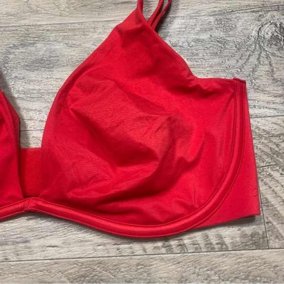 Victoria Secret Incredible Unlined Plunge Bra - Picture 4 of 15